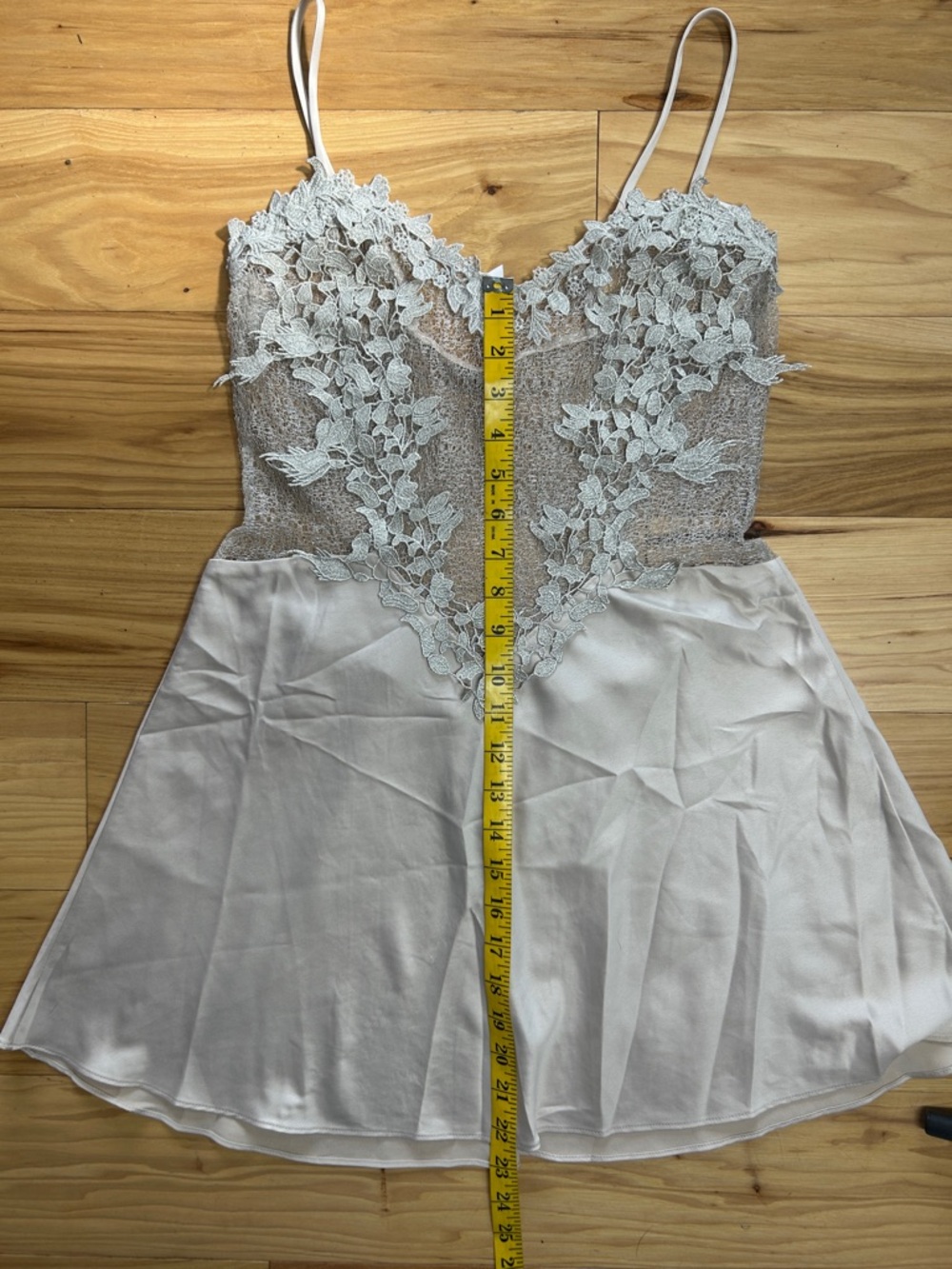 Flora Nikrooz Cream Champagne Lace-Front Slip | Size Small - Picture 5 of 7